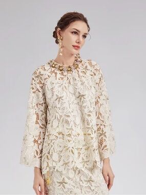 💕 NWT Rich Radi Q’s Textured Lace Beaded Blouse
